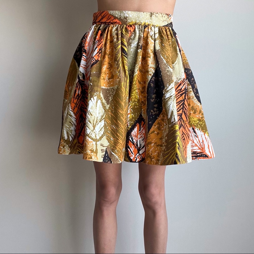 CIRCLE FULL SKIRT
size: 5 | high-waisted | measurement: waist-13” length-18.25”